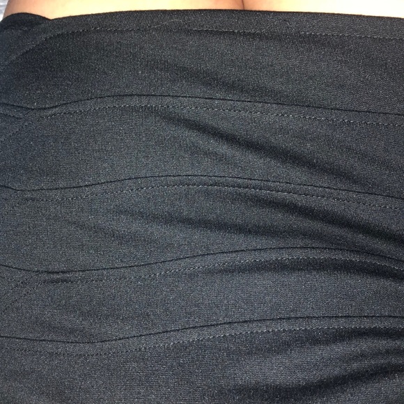 Fitted black skirt - Picture 2 of 3